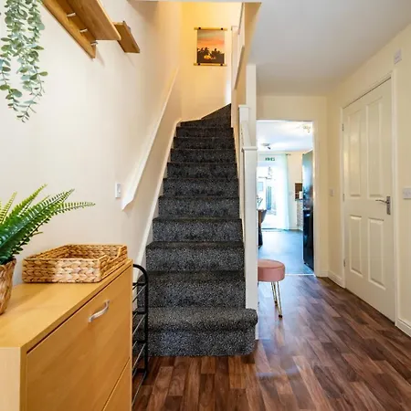 Cosy 4-bed House L Garden L Free Parking L Wifi L Specious L Hosted By The Cosy Corner Nationwide * Manchester