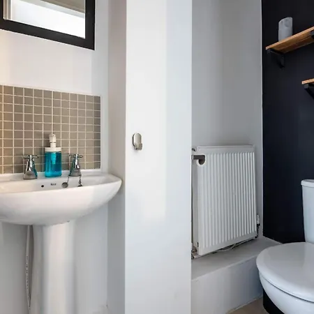 Cosy 4-bed House L Garden L Free Parking L Wifi L Specious L Hosted By The Cosy Corner Nationwide 公寓