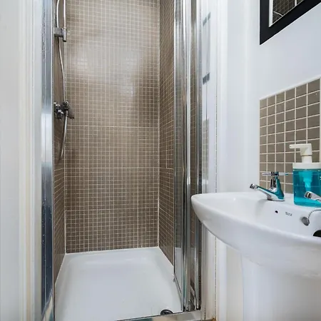 Cosy 4-bed House L Garden L Free Parking L Wifi L Specious L Hosted By The Cosy Corner Nationwide Manchester