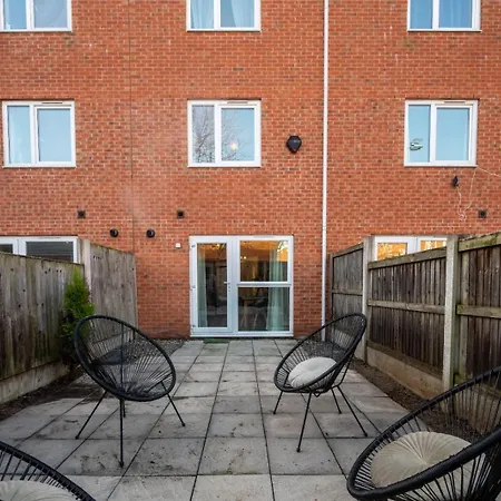 公寓 Cosy 4-bed House L Garden L Free Parking L Wifi L Specious L Hosted By The Cosy Corner Nationwide