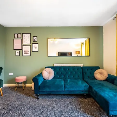 Cosy 4-bed House L Garden L Free Parking L Wifi L Specious L Hosted By The Cosy Corner Nationwide 公寓 *