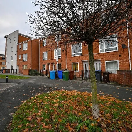 Cosy 4-bed House L Garden L Free Parking L Wifi L Specious L Hosted By The Cosy Corner Nationwide * Mánchester