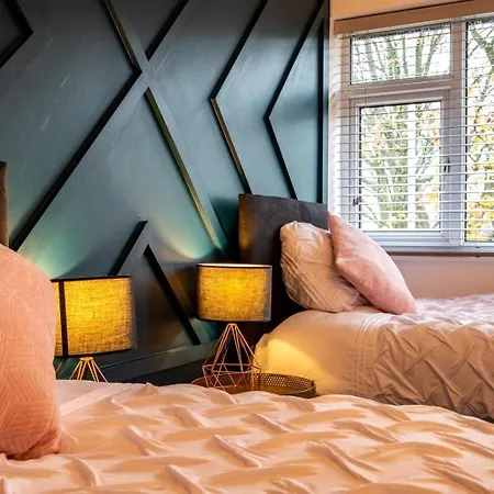 Cosy 3-bed House L Garden L Free Parking L Stretford L Sleeps 7 L Book Today With The Cosy Corner Nationwide Daire *