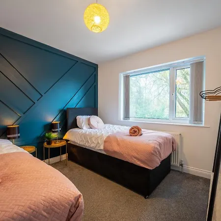 Cosy 3-bed House L Garden L Free Parking L Stretford L Sleeps 7 L Book Today With The Cosy Corner Nationwide Daire Manchester