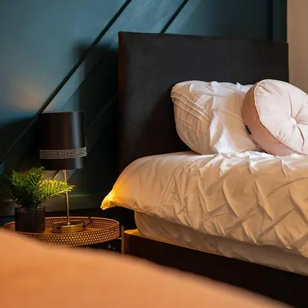 Cosy 3-bed House L Garden L Free Parking L Stretford L Sleeps 7 L Book Today With The Cosy Corner Nationwide Daire Manchester