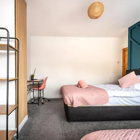 Daire Cosy 3-bed House L Garden L Free Parking L Stretford L Sleeps 7 L Book Today With The Cosy Corner Nationwide