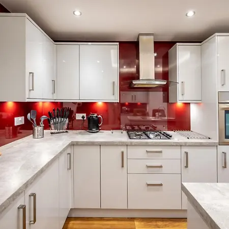 Daire Cosy 3-bed House L Garden L Free Parking L Stretford L Sleeps 7 L Book Today With The Cosy Corner Nationwide