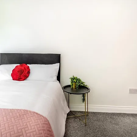 Cosy 3-bed House L Garden L Free Parking L Stretford L Sleeps 7 L Book Today With The Cosy Corner Nationwide *
