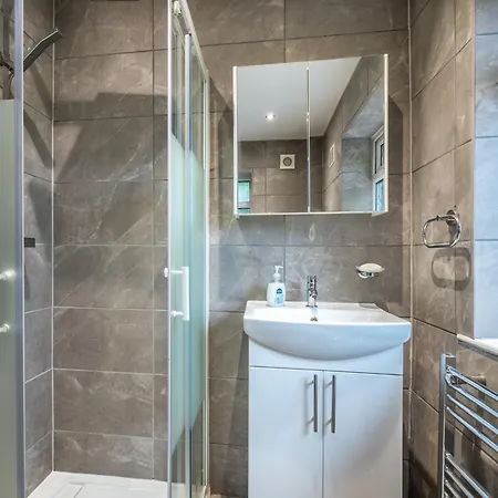 Cosy 3-bed House L Garden L Free Parking L Stretford L Sleeps 7 L Book Today With The Cosy Corner Nationwide * Manchester