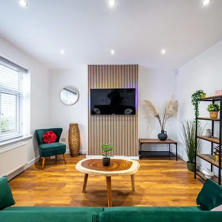 Cosy 3-bed House L Garden L Free Parking L Stretford L Sleeps 7 L Book Today With The Cosy Corner Nationwide Manchester