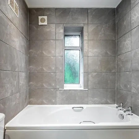Cosy 3-bed House L Garden L Free Parking L Stretford L Sleeps 7 L Book Today With The Cosy Corner Nationwide * Manchester