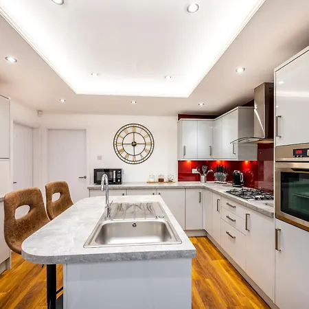 Cosy 3-bed House L Garden L Free Parking L Stretford L Sleeps 7 L Book Today With The Cosy Corner Nationwide Daire Manchester