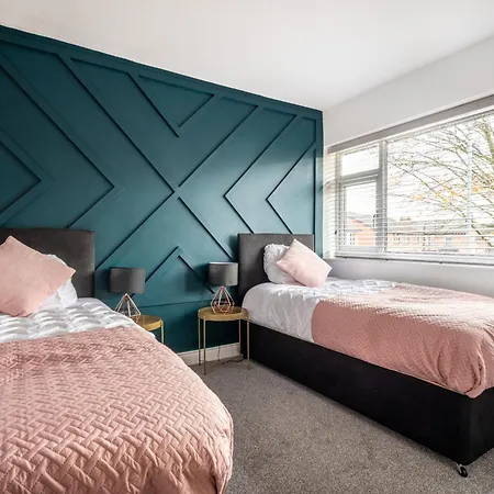 Daire Cosy 3-bed House L Garden L Free Parking L Stretford L Sleeps 7 L Book Today With The Cosy Corner Nationwide