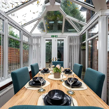 Cosy 3-bed House L Garden L Free Parking L Stretford L Sleeps 7 L Book Today With The Cosy Corner Nationwide