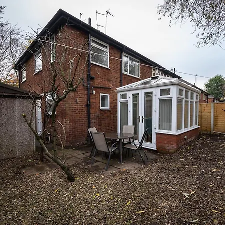 Cosy 3-bed House L Garden L Free Parking L Stretford L Sleeps 7 L Book Today With The Cosy Corner Nationwide