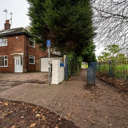 Cosy 3-bed House L Garden L Free Parking L Stretford L Sleeps 7 L Book Today With The Cosy Corner Nationwide Daire Manchester