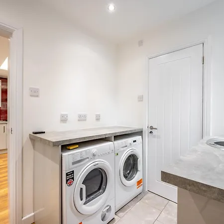 Cosy 3-bed House L Garden L Free Parking L Stretford L Sleeps 7 L Book Today With The Cosy Corner Nationwide Daire Manchester