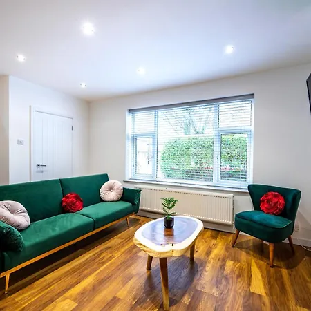 Daire Cosy 3-bed House L Garden L Free Parking L Stretford L Sleeps 7 L Book Today With The Cosy Corner Nationwide *