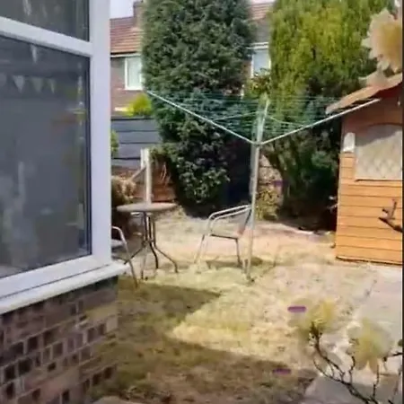 Holiday home Audenshaw 3-bedroom House With Private Parking *