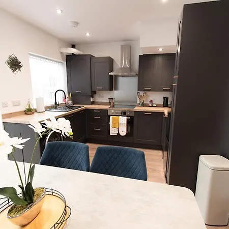 Audenshaw 3-bedroom House With Private Parking * Manchester
