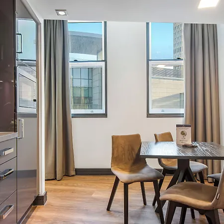 Apartahotel Roomzzz Victoria 4*