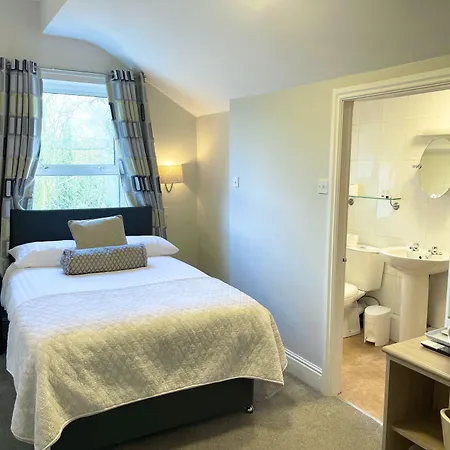 Отель Westlynn & Free Parking Near Centre