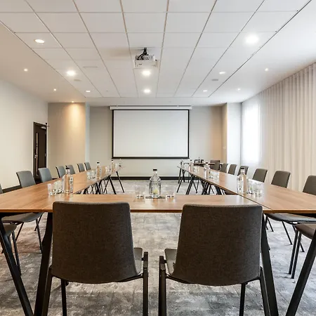 Отель Radisson Centre, A Verified Net Zero