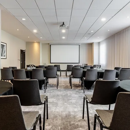 Radisson Centre, A Verified Net Zero Отель 4*
