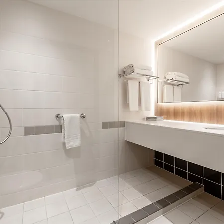 Radisson Centre, A Verified Net Zero Отель