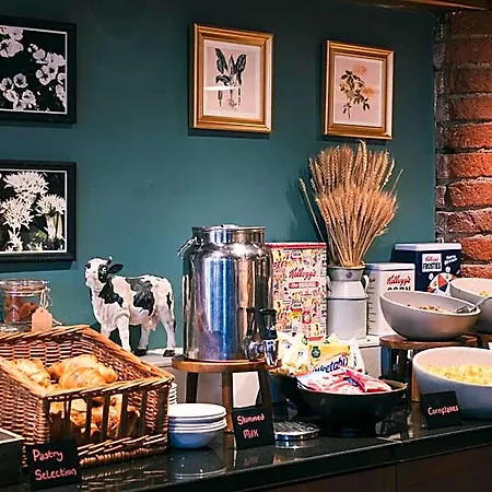 Marriott Victoria & 4* Manchester