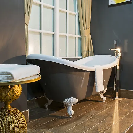 Hall Hotel 4*