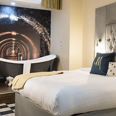 Hall Hotel 4*