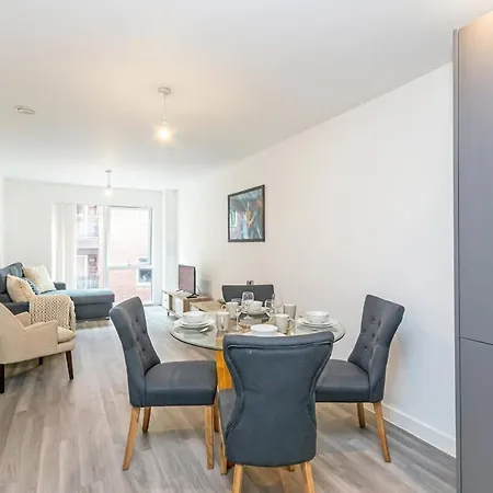 Contemporary 2 Bed In Apartamento *