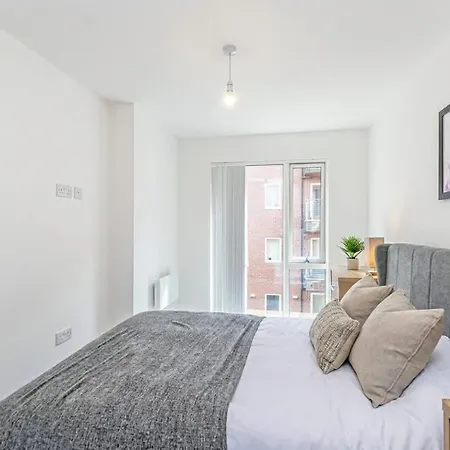 Contemporary 2 Bed In