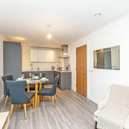 Contemporary 2 Bed In