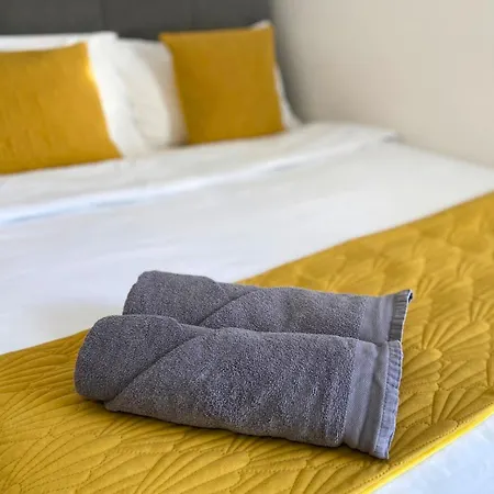 Сasa de vacaciones Free Parking - Near Coop Live, Etihad - Comfy 3-bed House In Mánchester