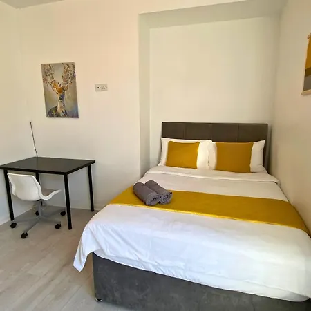 Free Parking - Near Coop Live, Etihad - Comfy 3-bed House In Сasa de vacaciones
