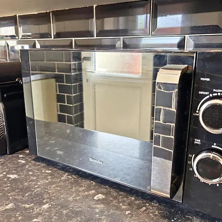 Сasa de vacaciones Free Parking - Near Coop Live, Etihad - Comfy 3-bed House In