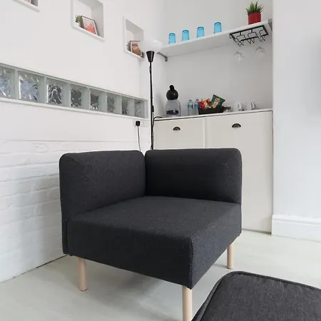 Сasa de vacaciones 2-bedroom House, Free Parking, High Speed Wi-fi, Swinton Mánchester