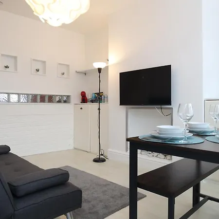 Сasa de vacaciones 2-bedroom House, Free Parking, High Speed Wi-fi, Swinton Mánchester
