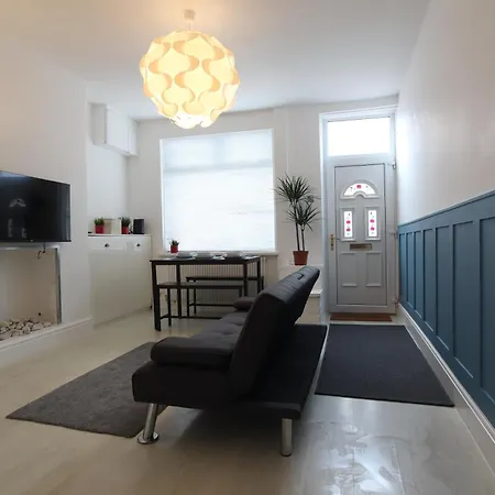 Сasa de vacaciones 2-bedroom House, Free Parking, High Speed Wi-fi, Swinton