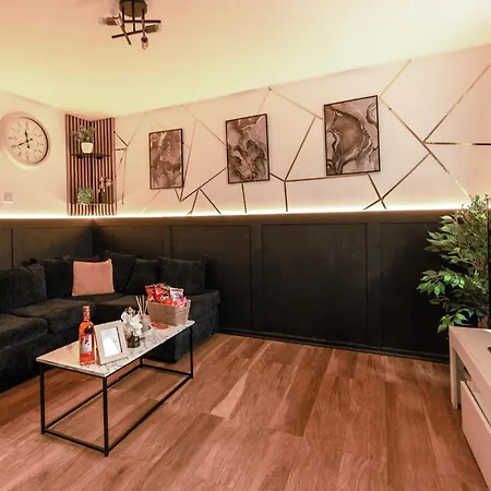House In Mvs Snug Urban Hideaway *