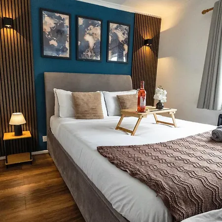 House In Mvs Snug Urban Hideaway