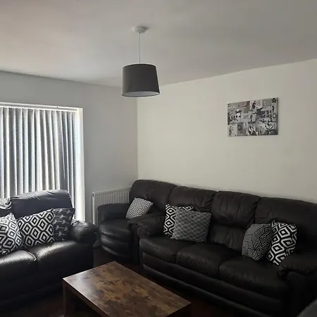 Spacious 3 Bed Airport Free Parking Mánchester