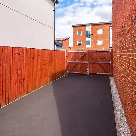 The Eastern Hive - King Bed, 3x Parking, Coop Live & Etihad * Mánchester