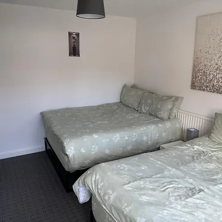 Spacious 3 Bed Airport Free Parking Apartamento