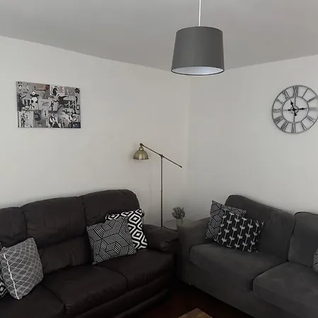 Apartamento Spacious 3 Bed Airport Free Parking