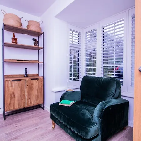 Charming 1br House In Eccles With Free Parking Сasa de vacaciones Mánchester