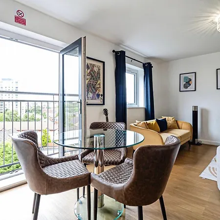 Apartamento Centrally Located Modern 2 Bedroom Apartment, Minutes Walk To Ao Arena *