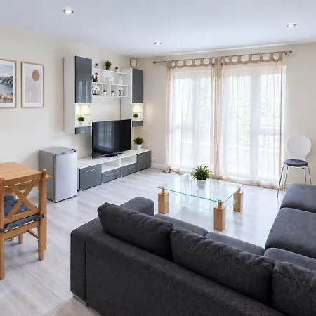 Comfortable Spacious 3 Bed, 2 Bedroom - Secure Parking - Close To Centre And Old Trafford Apartamento